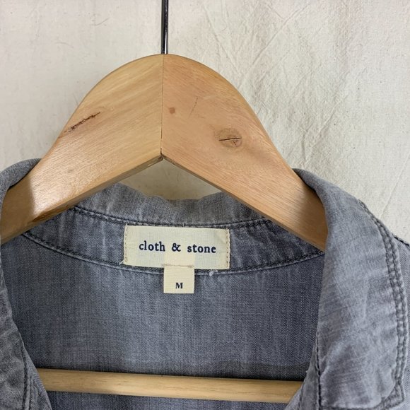 Cloth & Stone Collared Button-Up Shirt in Light Grey Tencel - Picture 3 of 9